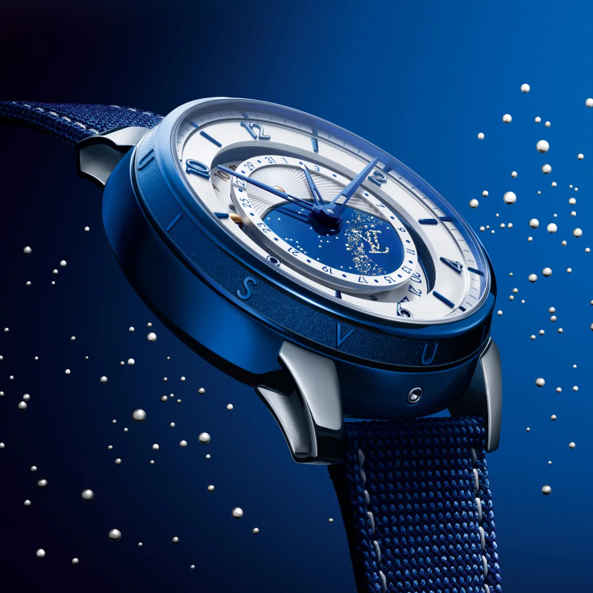 Titanium watch case with platinum lugs and blue color