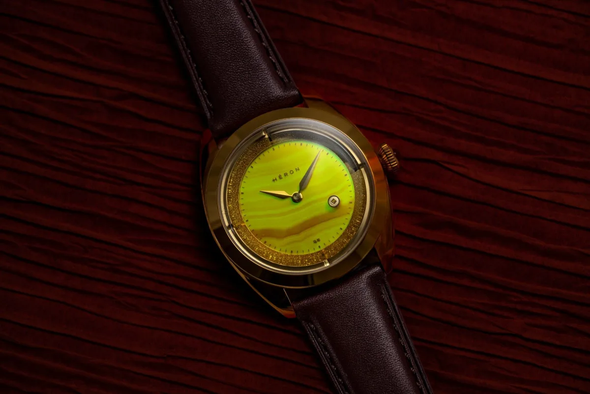 Héron Mirabel Firehorse agate dial and floating coin