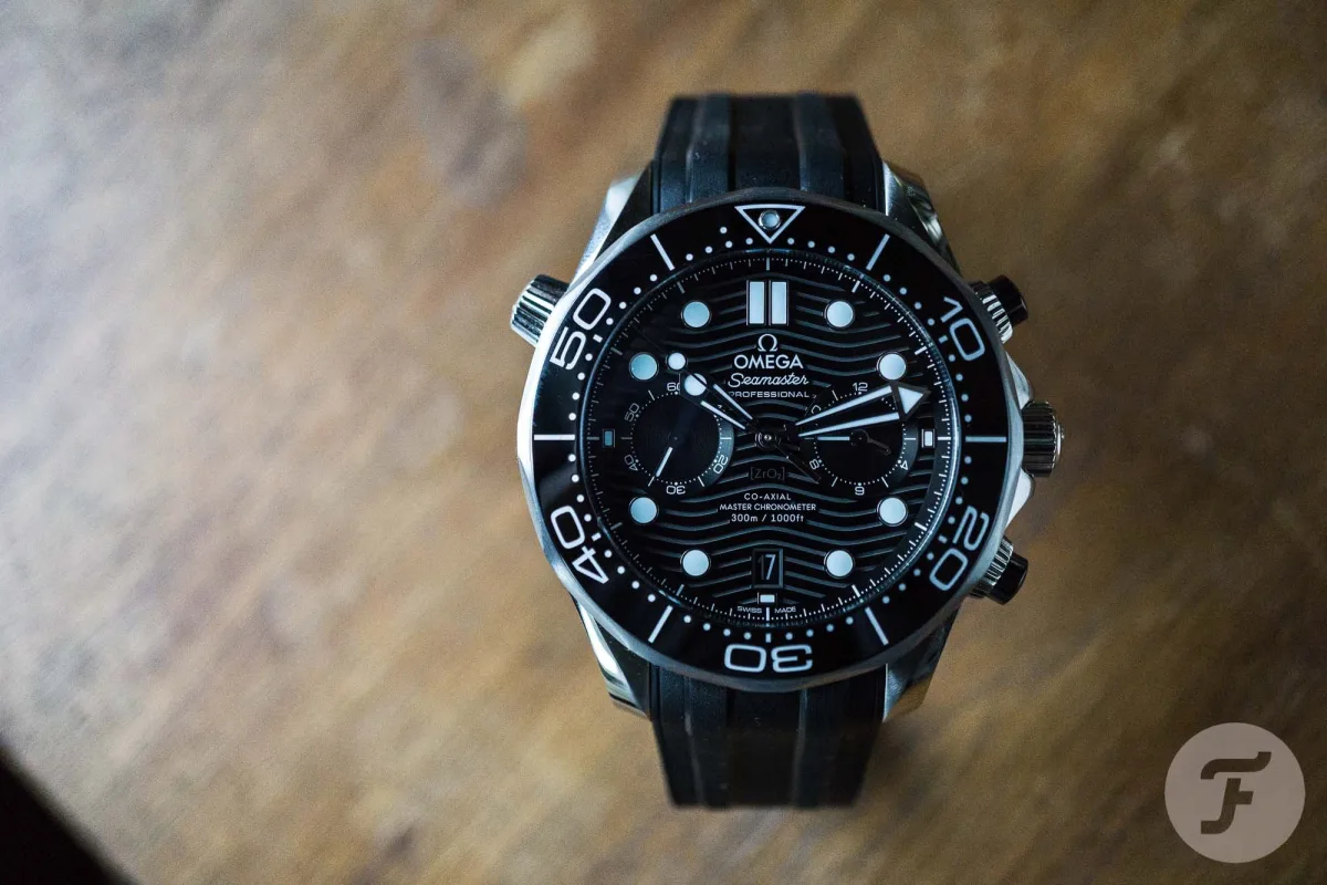 Elegant diver chronograph watch