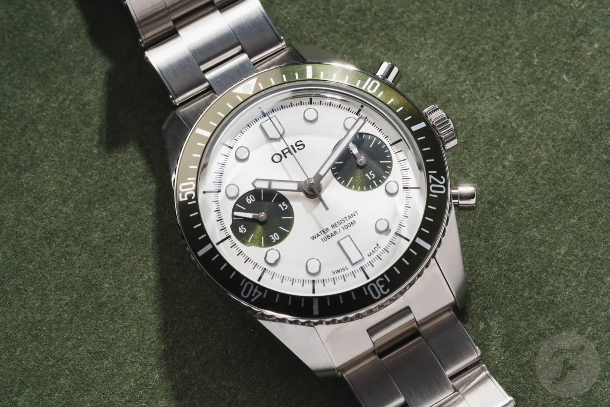 Diver chronograph with rotating bezel
