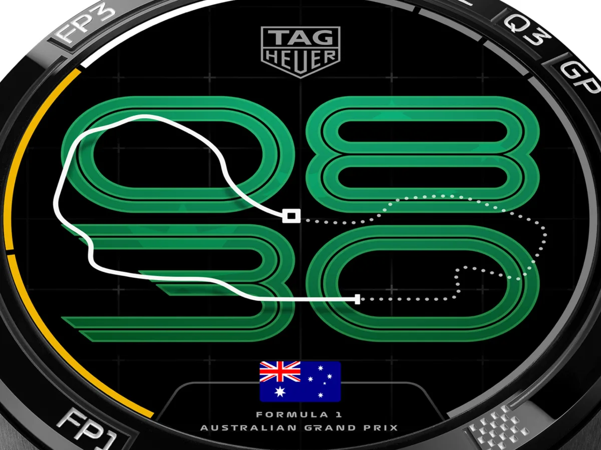 AMOLED display of TAG Heuer Connected Calibre E5 with racing track design