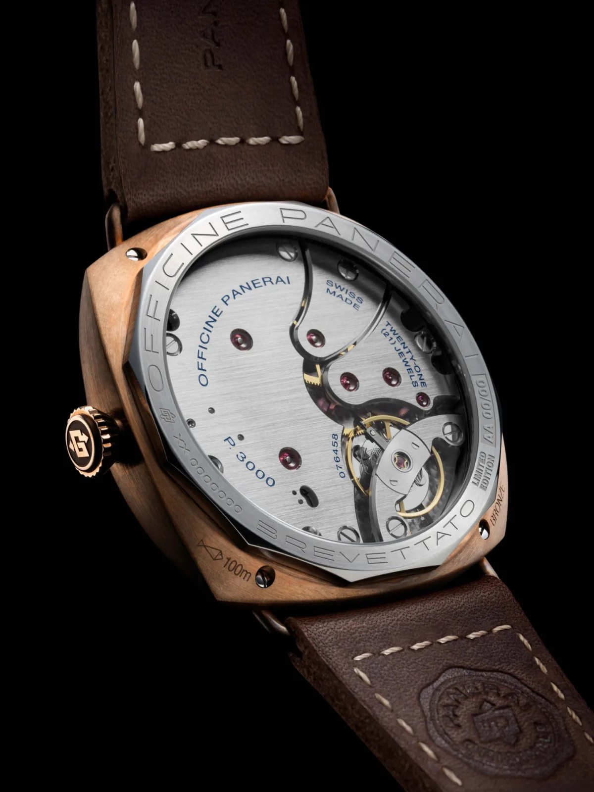 PAM01729 model with plexiglass crystal and leather strap