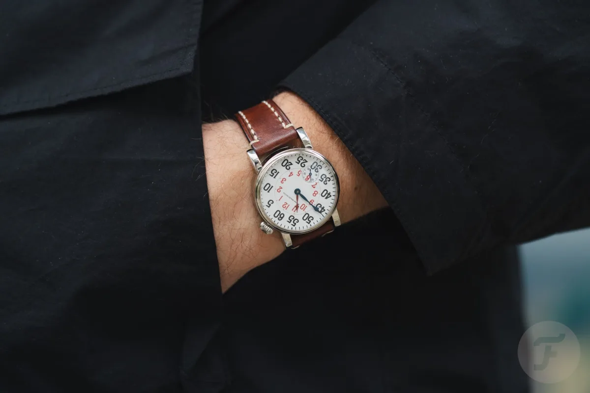 View of RGM 222-RR through sapphire case back