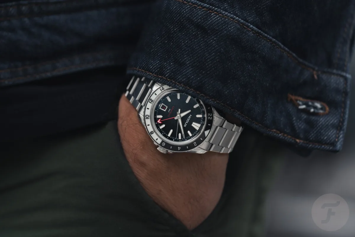 Laventure Transatlantique II GMT bezel detail