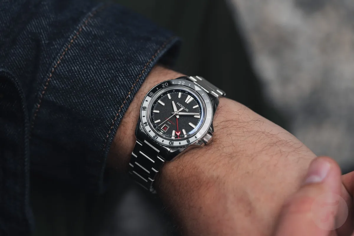 Nodus Contrail GMT bracelet detail