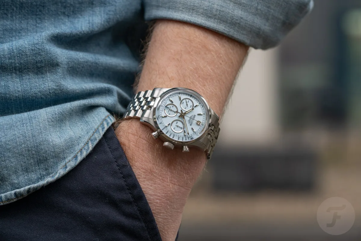 Close-up of the Brellum Duobox 39 Ice Blue dial