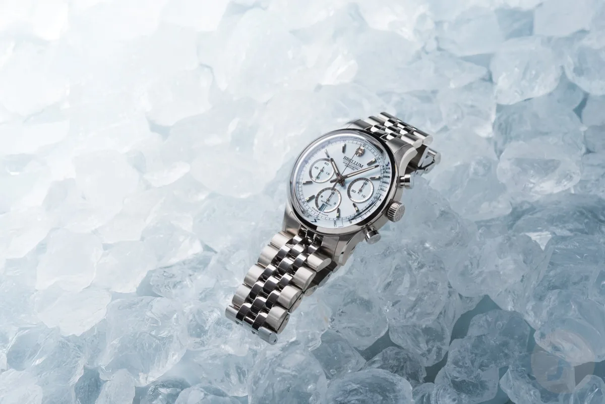Brellum Duobox 39 Ice Blue on a wrist with bracelet