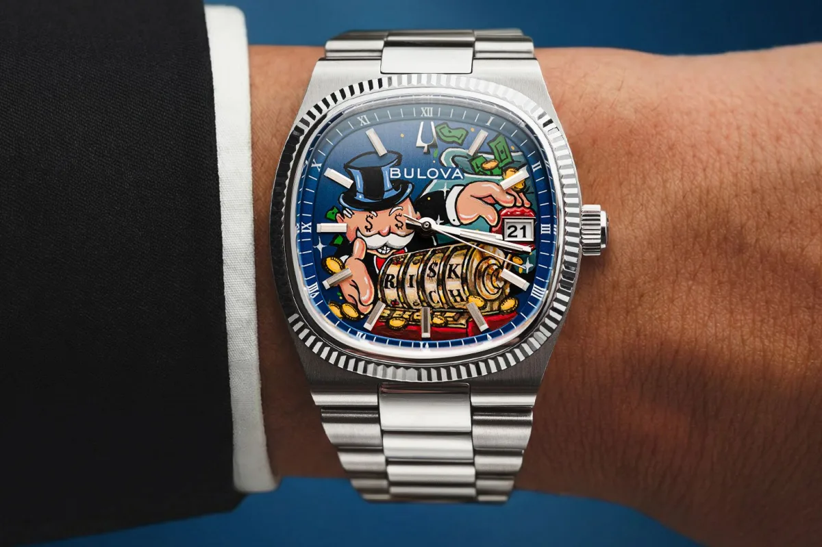 Case dimensions and bracelet of Bulova Super Seville Risky Riches