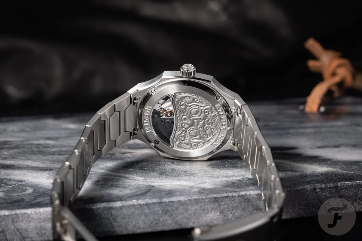 Atelier Wen Millésime Perception Xuán showing luminescent bezel and indices.