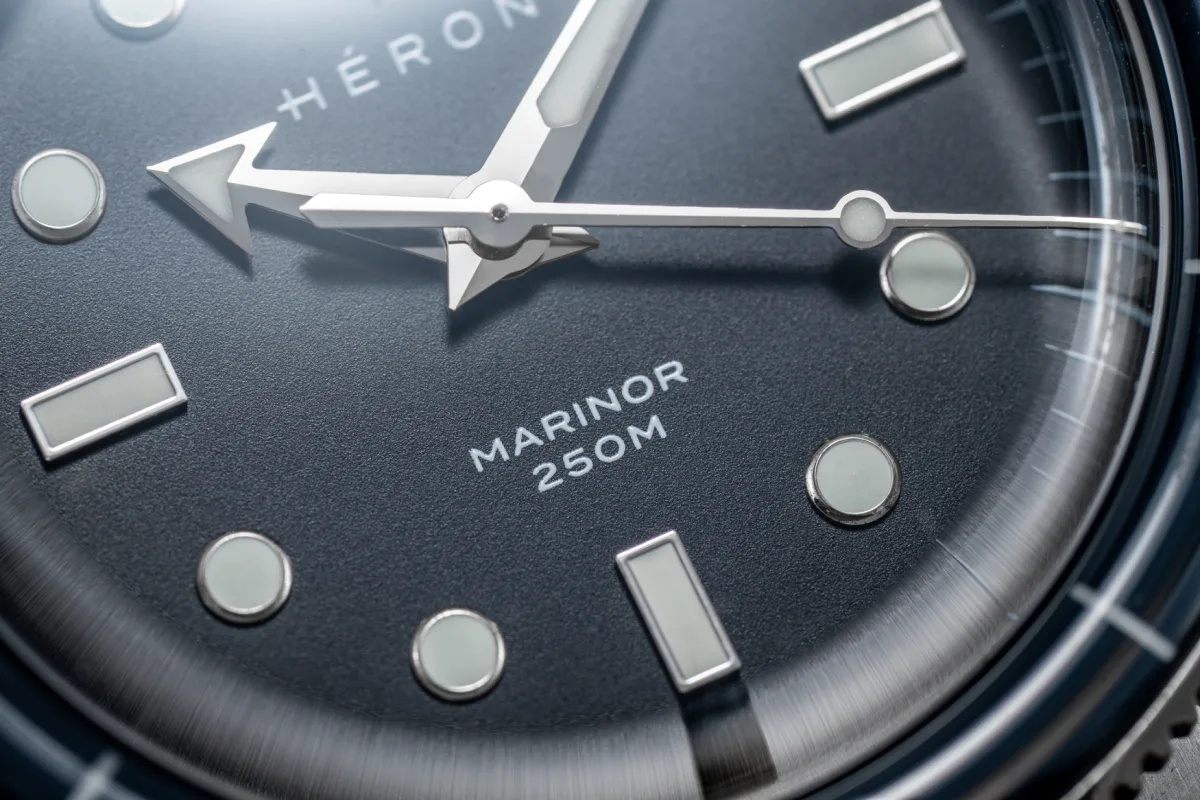 Close-up of the Héron Marinor MkII dial
