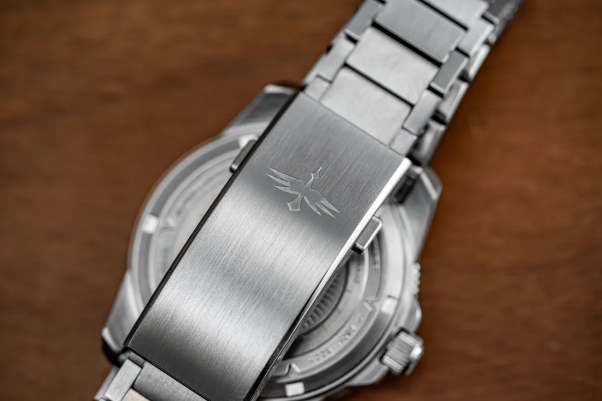 Detailed view of the Héron Marinor MkII bracelet