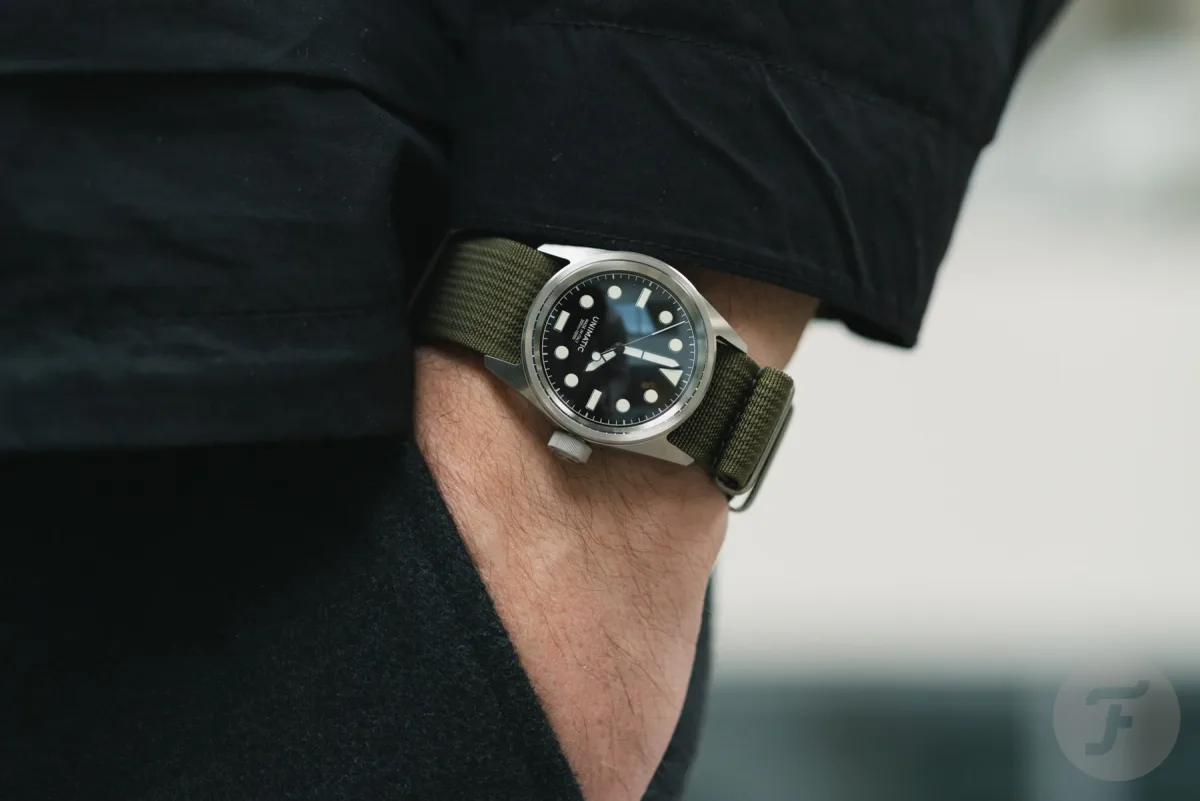 Sellita SW200-1b movement inside the Unimatic Modello Cinque