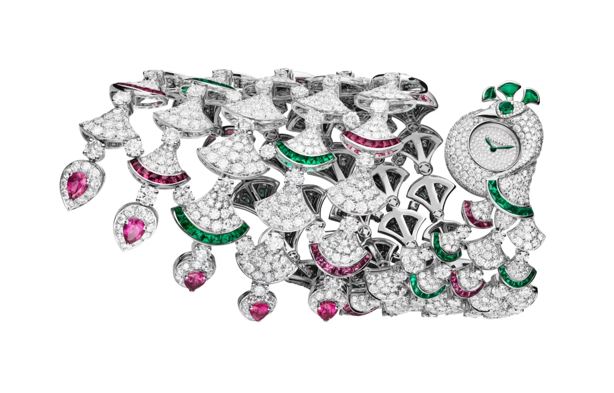 Detailed pavé on Bvlgari Pavone Bracelet watch