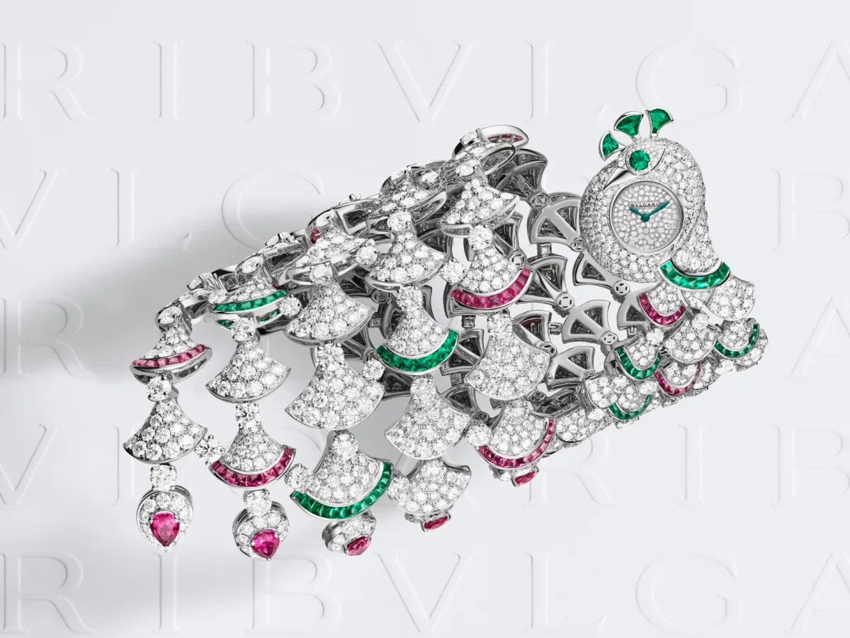 Piccolissimo BVP 100 caliber in Bvlgari Pavone Bracelet