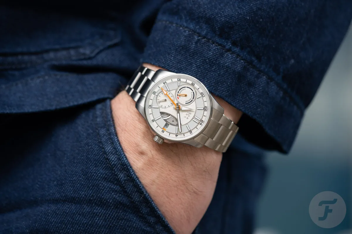 Decorative finish of CW-002 movement