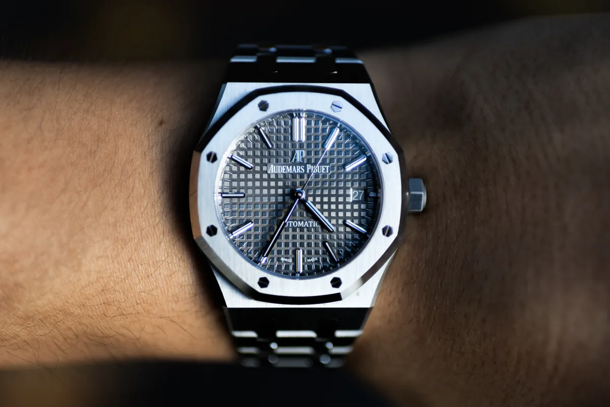 Luxury watch market growth chart