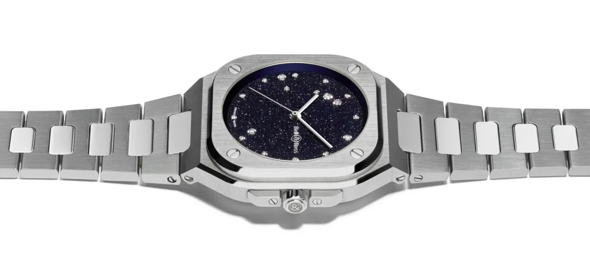 Detailed view of the BR-05 bracelet and case design