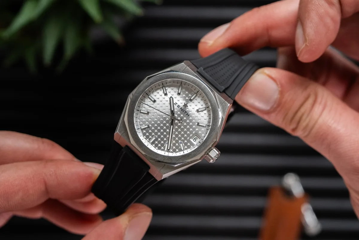 Compact size of Defy Skyline 36