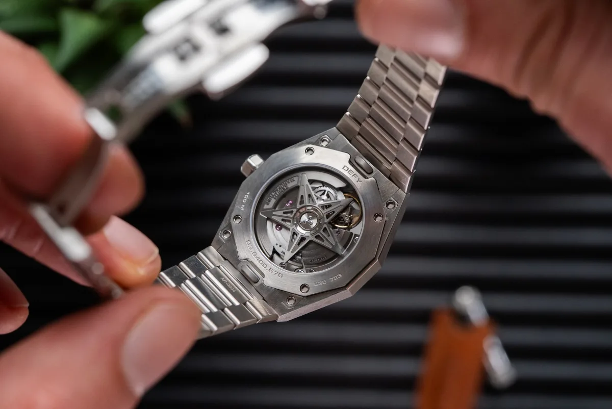 Interchangeable bracelet and strap of Defy Skyline 36