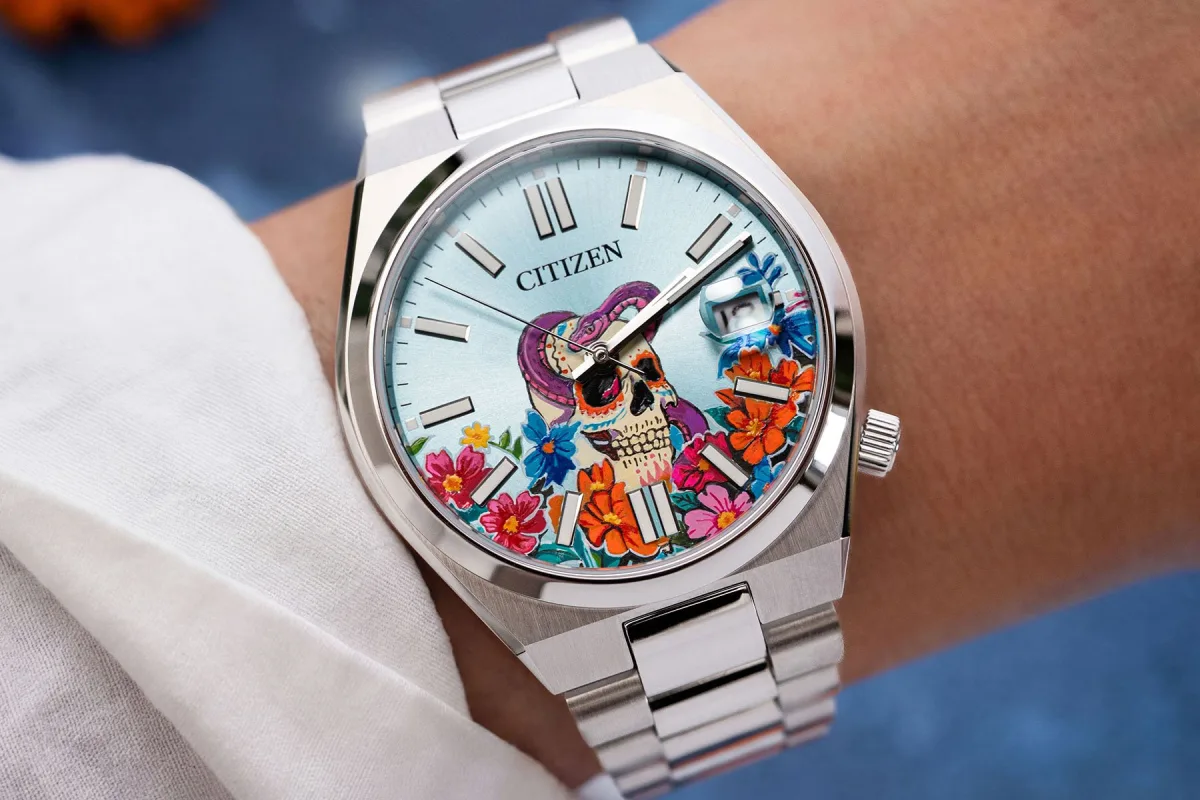 Calavera Turquesa model with icy blue dial and floral design