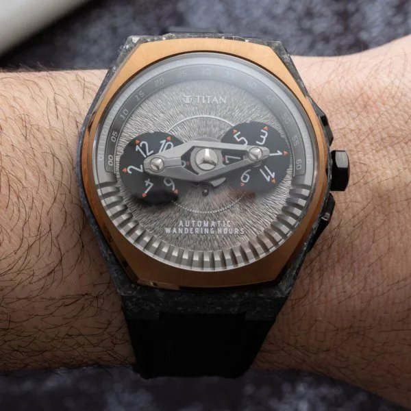 Titan 7AW-D2 movement inside the Stellar Wandering Hour Automatic