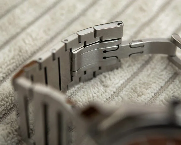 Close-up of bracelet clasp on Octo Finissimo