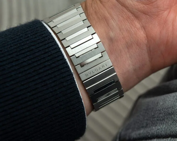 Unique clasp design of Octo Finissimo bracelet