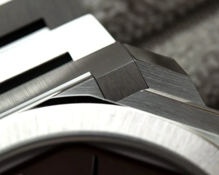 Comparing iconic watches, Patek Philippe Nautilus, Rolex Submariner