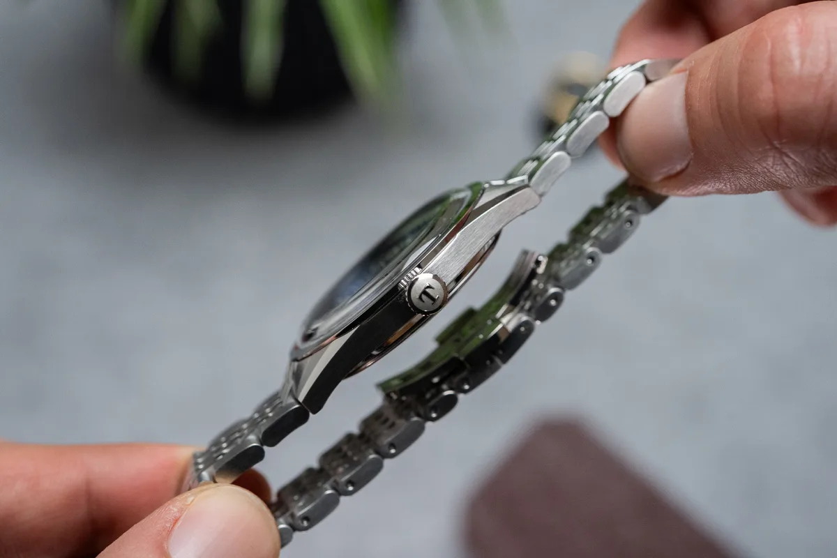 Tissot Visodate with polished and matte lug details