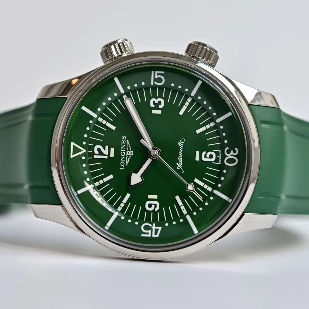 Side view of the Longines Legend Diver 39mm case