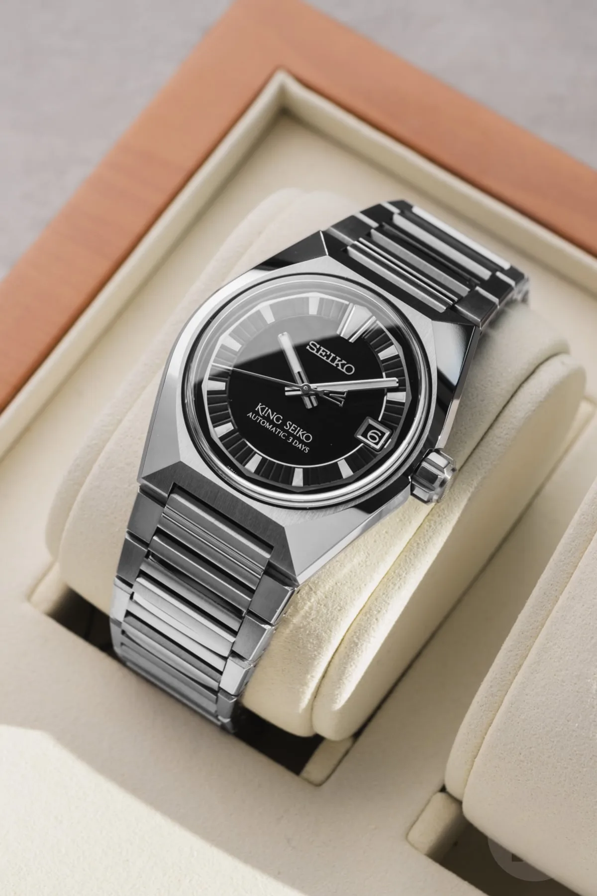 Titanium King Seiko Vanac dial design