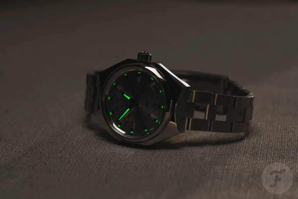 Zenith Defy Revival A3643 showcasing its unique bracelet