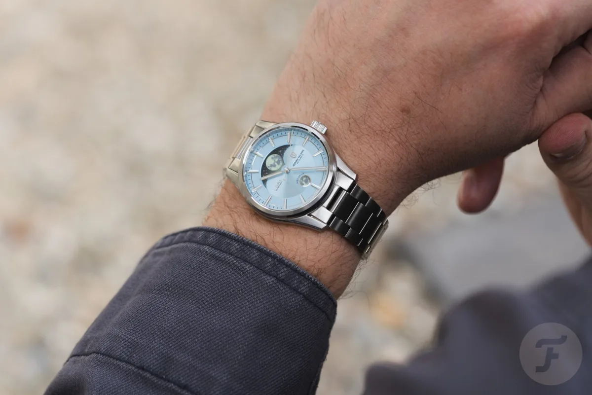 Lunør watch on wrist showing case size