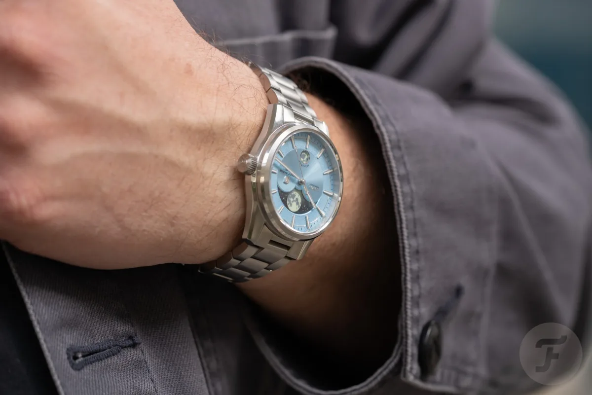 Adjusting Lunør moon phase indicator