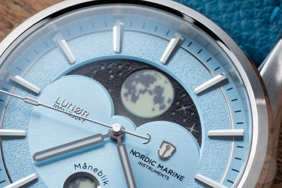 Lunør watch on leather strap