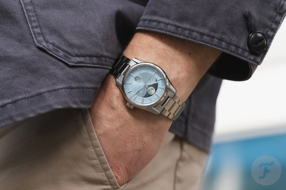 Miyota 9015 movement inside Lunør watch