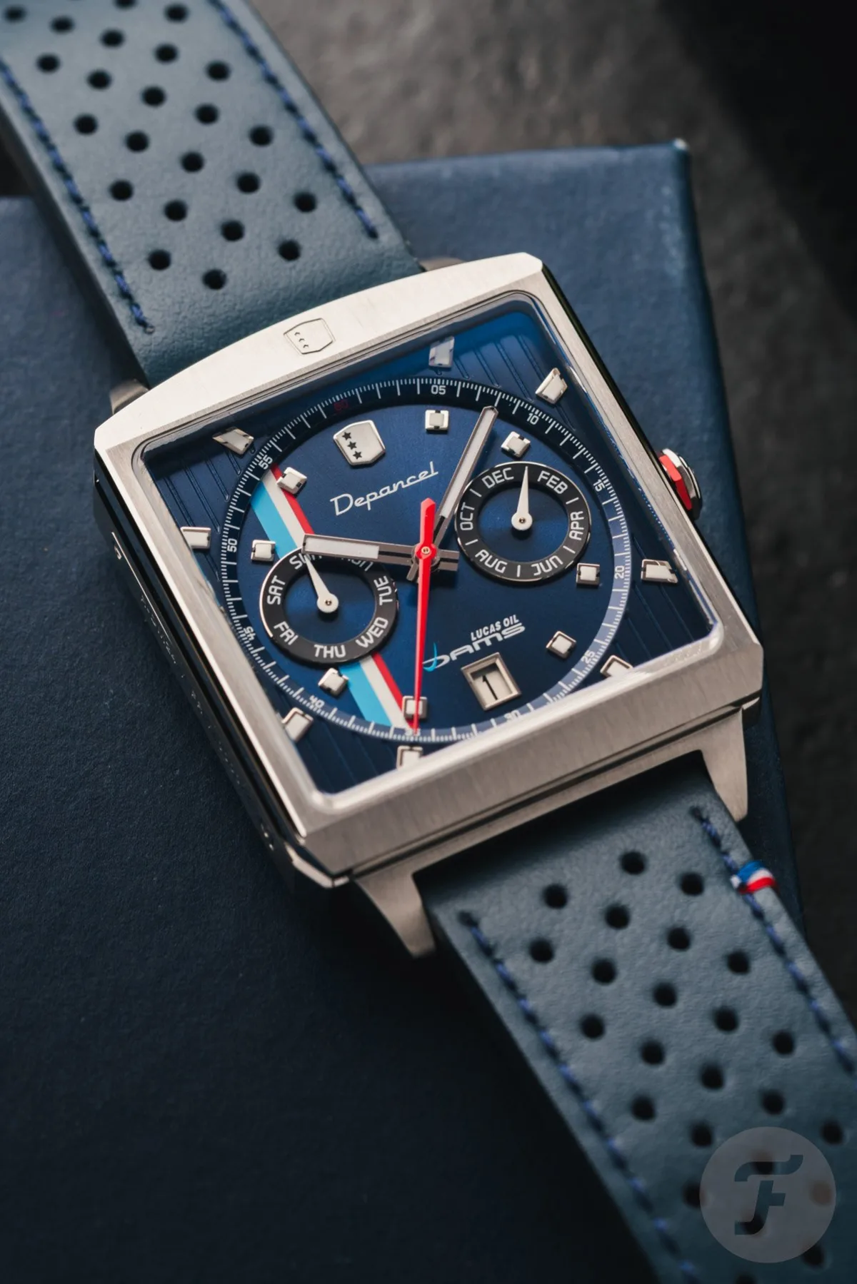 Depancel watch case and strap design