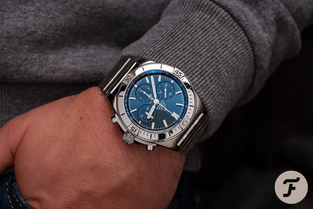 Breitling Chronomat B01 42 bracelet detail