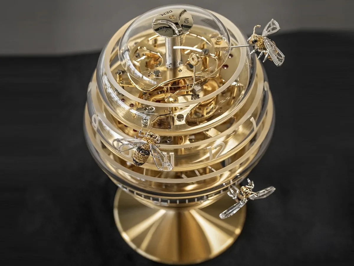 Striking mechanism of The Beehive Table Clock