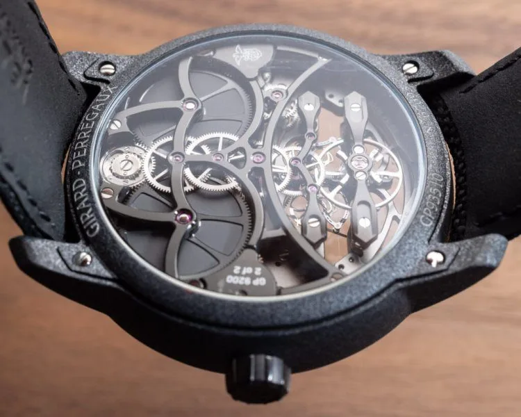 Case and material features of the Neo Constant Escapement