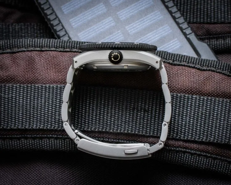 Nodus Sector Deep Pioneer bezel details