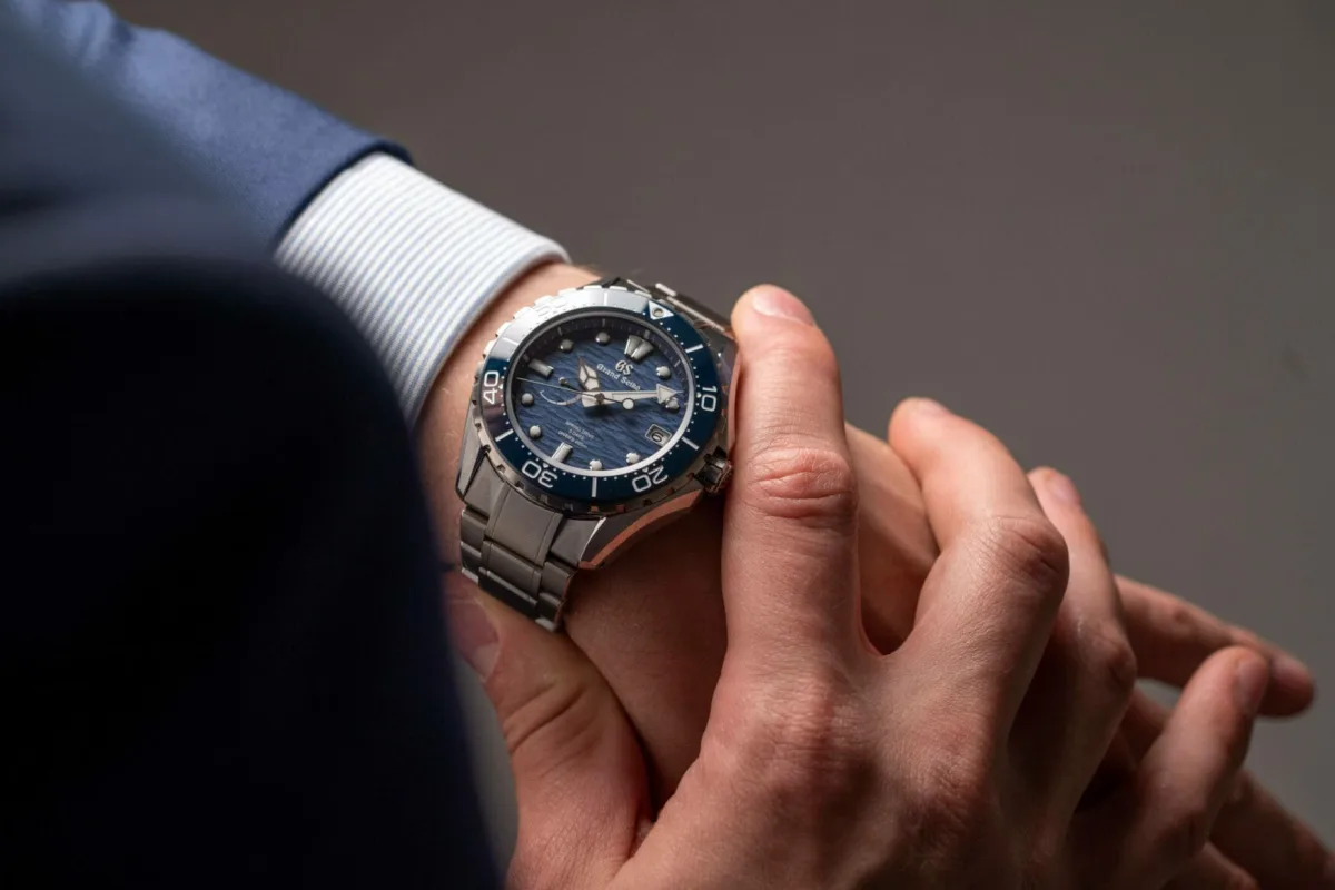Comparison of Grand Seiko dive watch sizes