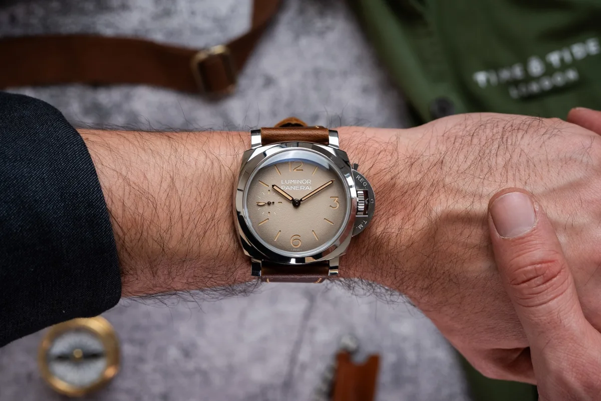 P.3000 caliber movement in the PAM01735