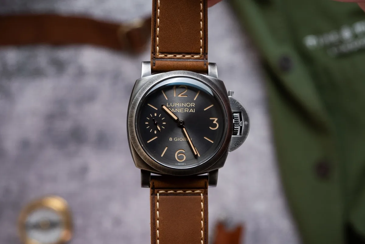 Anthracite dial of the PAM01733 with circular brushing