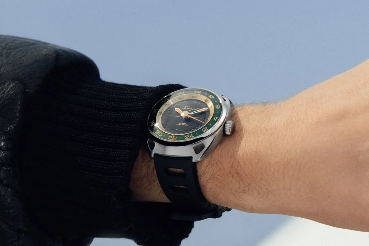 Singer Reimagined DualTrack time zone display