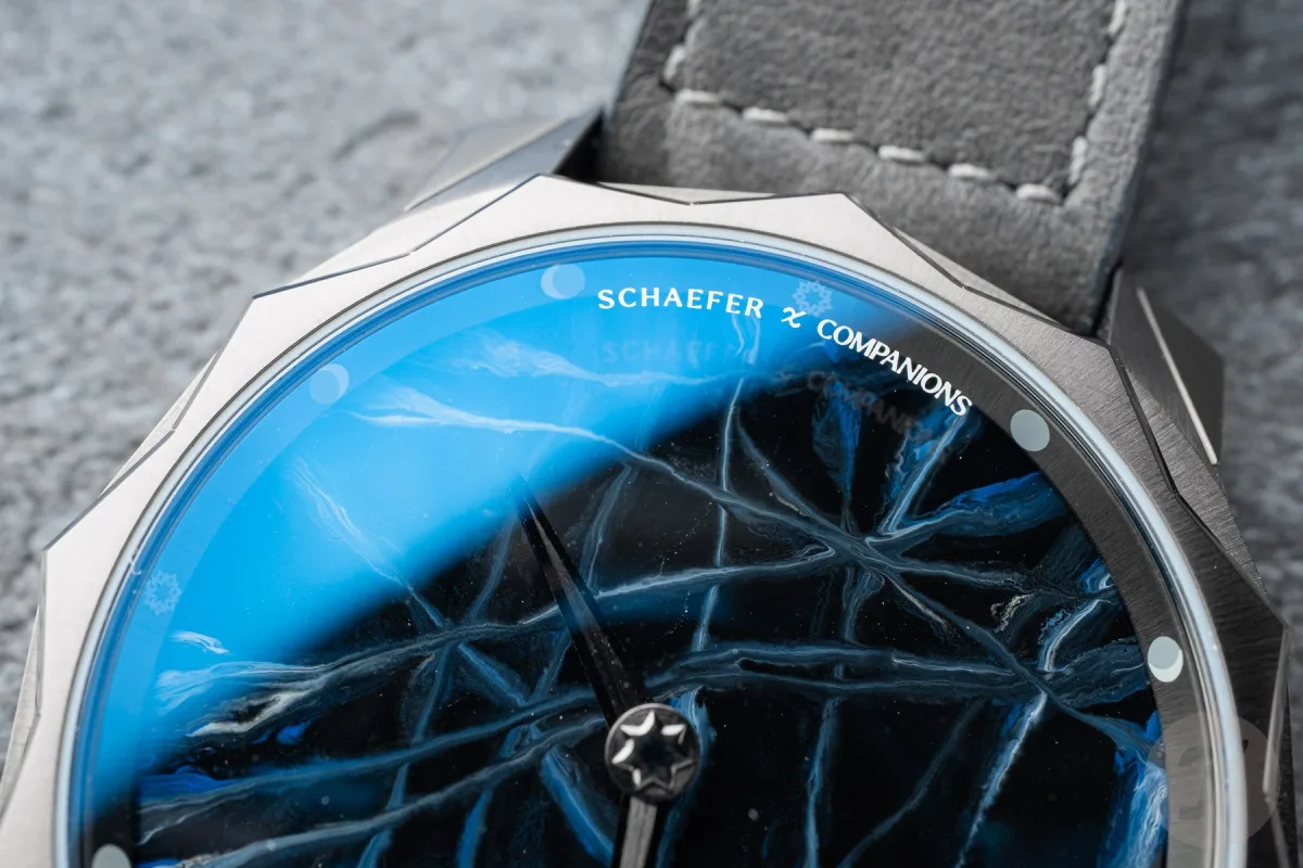 Hand-painted dial details of the Solune Antarctica