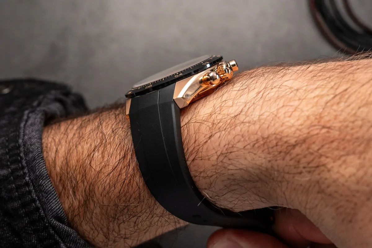 Polished and matte finish of Zenith Chronomaster Sport case