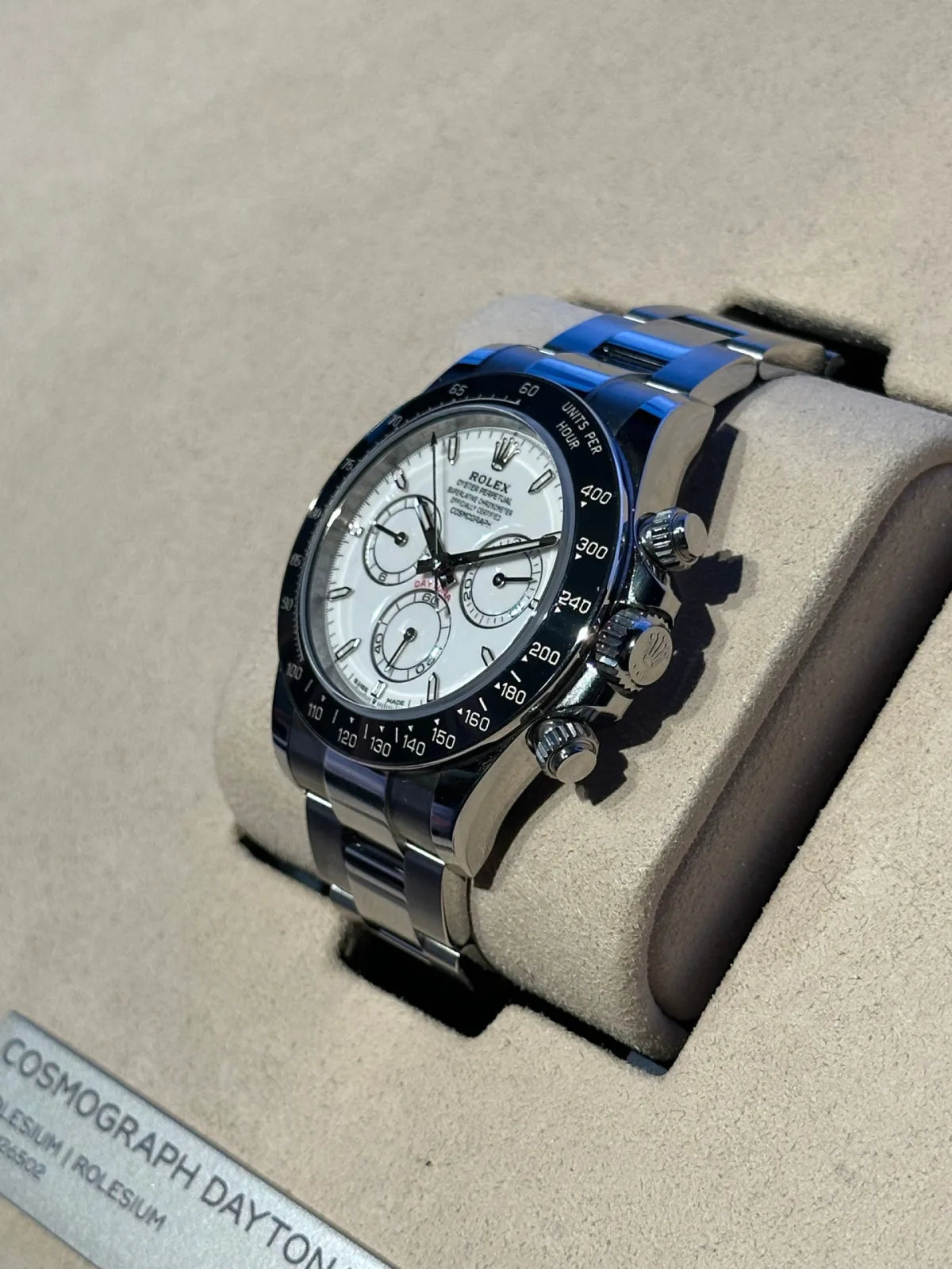 Tachymetric scale on the Rolex Daytona bezel