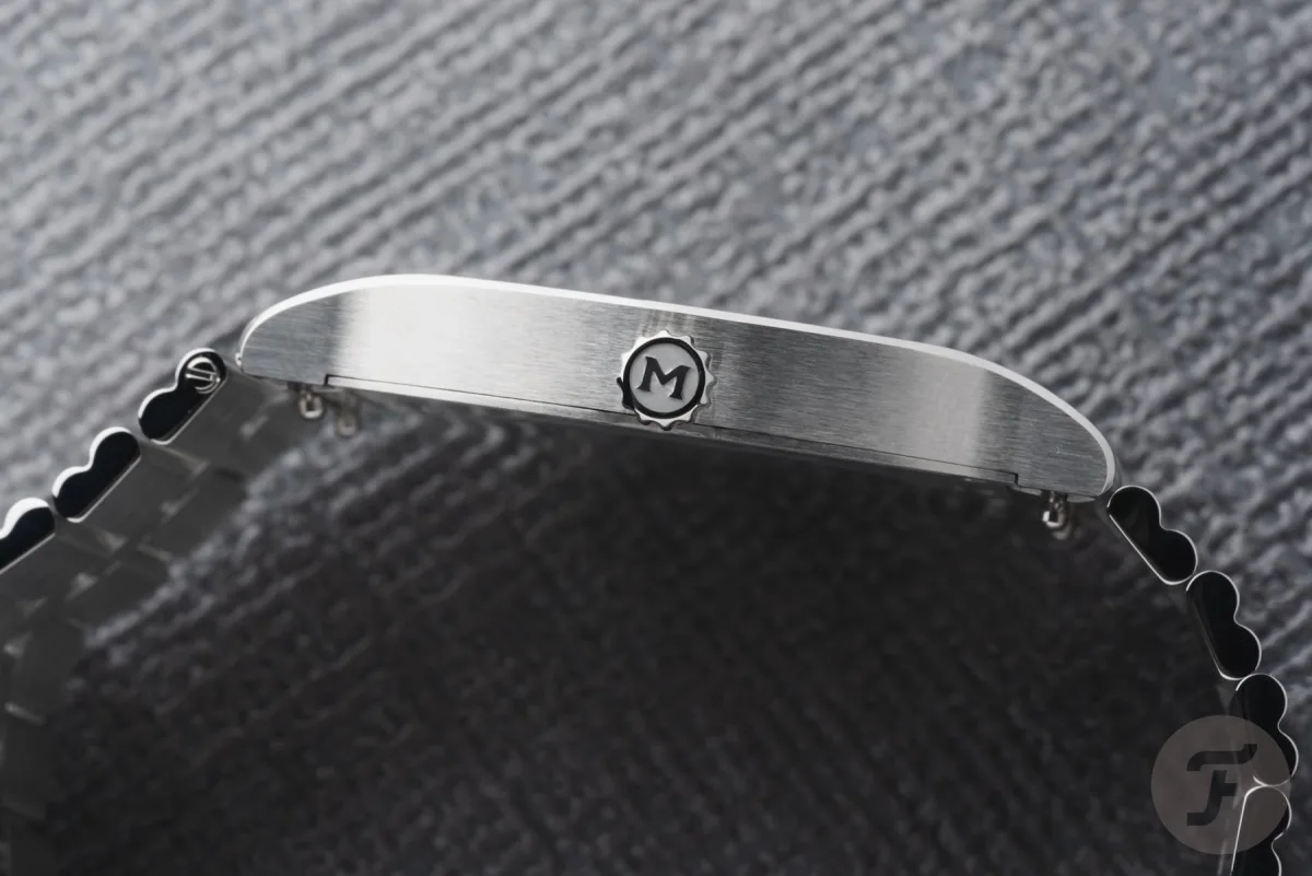 Side profile of Maen Grand Tonneau Ultra-Thin