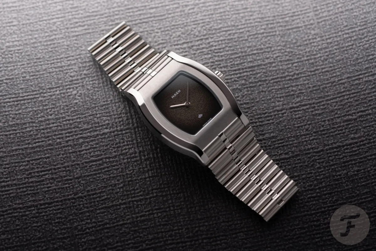 Polished and satin-finished Maen Grand Tonneau case